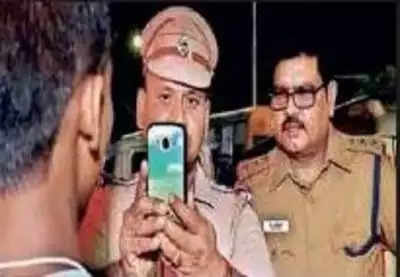 tn police using mobile phone