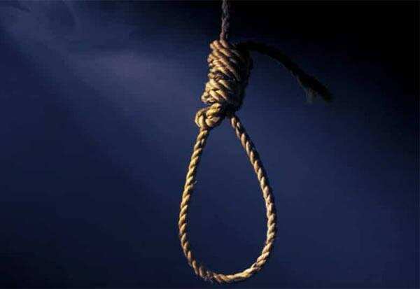 ஈரோடு அருகே பெண் வங்கி அதிகாரி தூக்கிட்டு தற்கொலை!