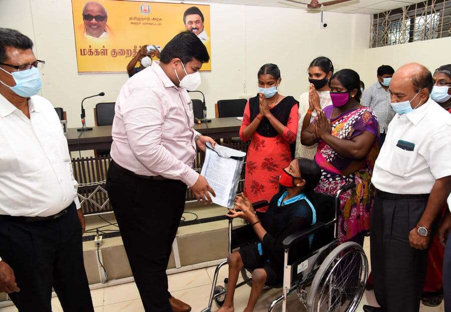 மாற்றுத்திறனாளி மகளுடன் ஆதரவின்றி தவித்த பெண்... மனு அளித்த 24 மணிநேரத்தில் வீடு ஒதுக்கிய ஆட்சியர்!