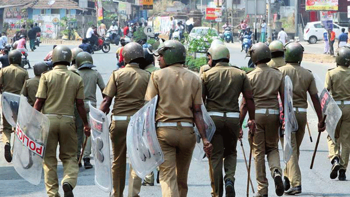 கோஷ்டி மோதலில் 12 பேர் படுகாயம்...144 தடை உத்தரவு பிறப்பிப்பு; போலீசார் அதிரடி!