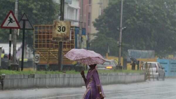 அடுத்த 2 மணி நேரத்தில்... 10 மாவட்டங்களில் கனமழைக்கு வாய்ப்பு!