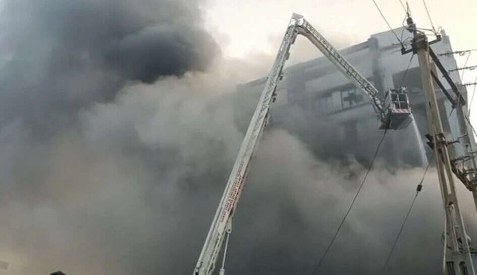 சூரத்தில் பேக்கேஜிங் தொழிற்சாலையில் திடீர் தீ விபத்து; 2 பேர் உடல்கருகி உயிரிழப்பு!