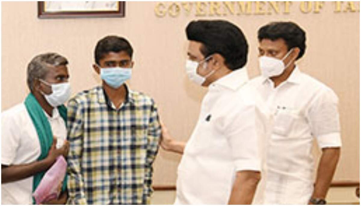 ஐஐடி தேர்வில் வென்ற மாணவனின் கட்டணத்தை அரசே ஏற்கும்; முதல்வர் ஸ்டாலின் அறிவிப்பு!