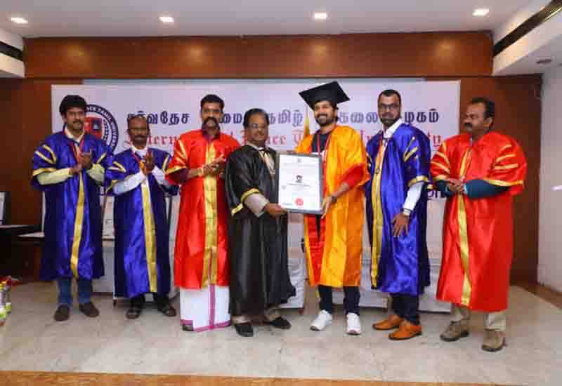 நடிகர் விஜய் விஷ்வாவுக்கு டாக்டர் பட்டம்