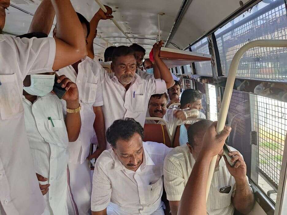 தேர்தல் அதிகாரிக்கு கொலை மிரட்டல் - 4 பேர் கைது!!