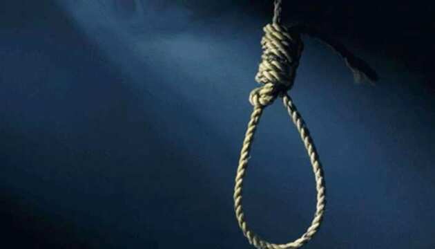 காதலிப்பதை தாய் கண்டித்ததால் இளம்பெண் தூக்கிட்டு தற்கொலை!